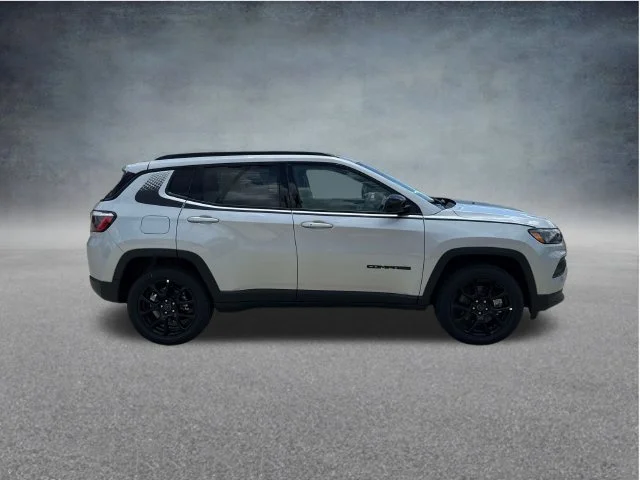 New 2026 Silver Zynith Metallic Clear-Coat Exterior Paint Jeep Latitude image 9