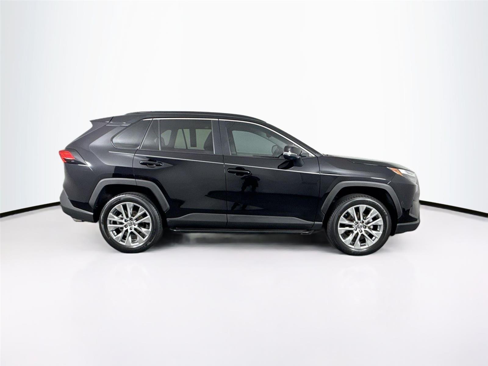 Certified Used 2022 Midnight Black Metallic Toyota XLE Premium image 10