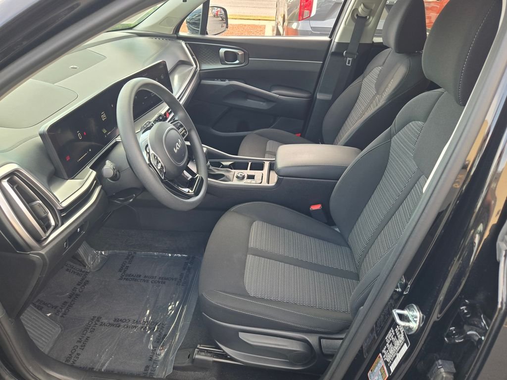 2024 Kia Sorento LX - Photo 30