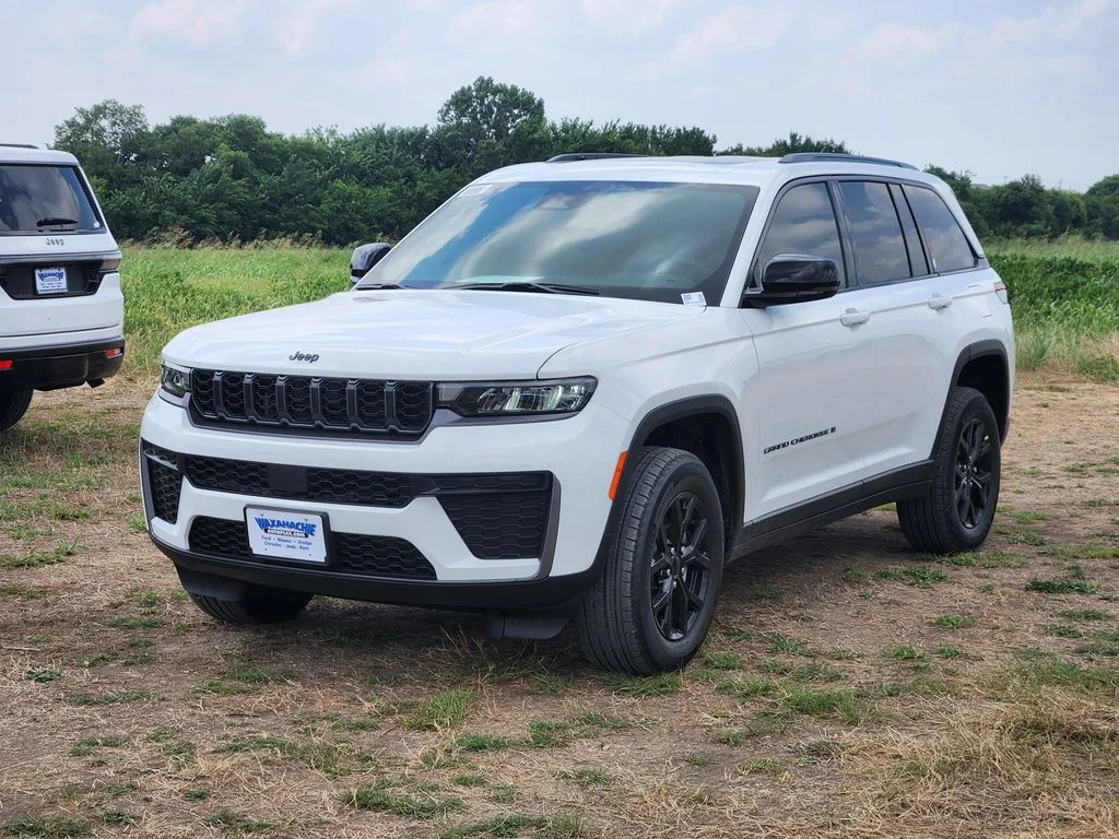 New 2026 Bright White Clear-Coat Exterior Paint Jeep Altitude image 2