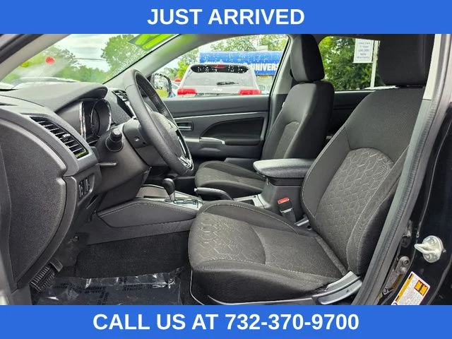 Used 2020 Labrador Black Metallic Mitsubishi 2.0 SE image 21