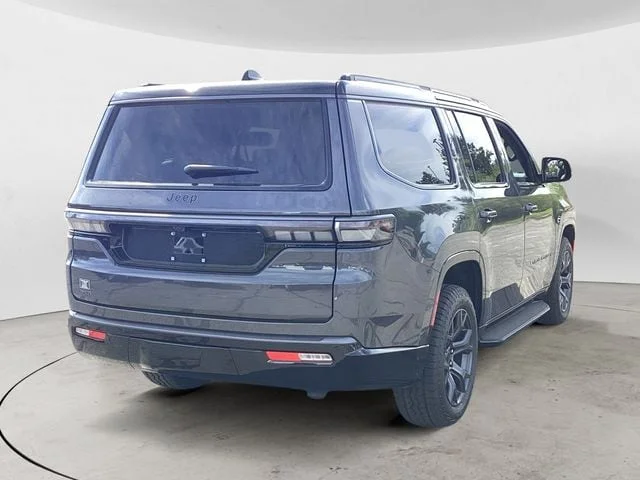 New 2026 Baltic Gray Metallic Clearcoat Jeep UPLAND 4X4 image 6