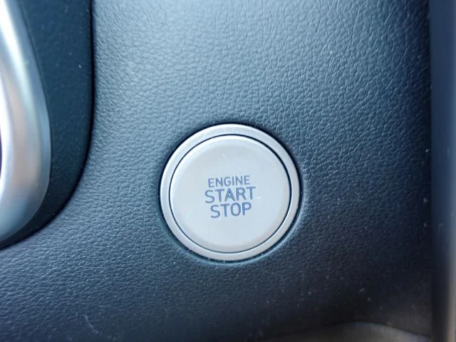 Used 2024 White Hyundai SEL image 18