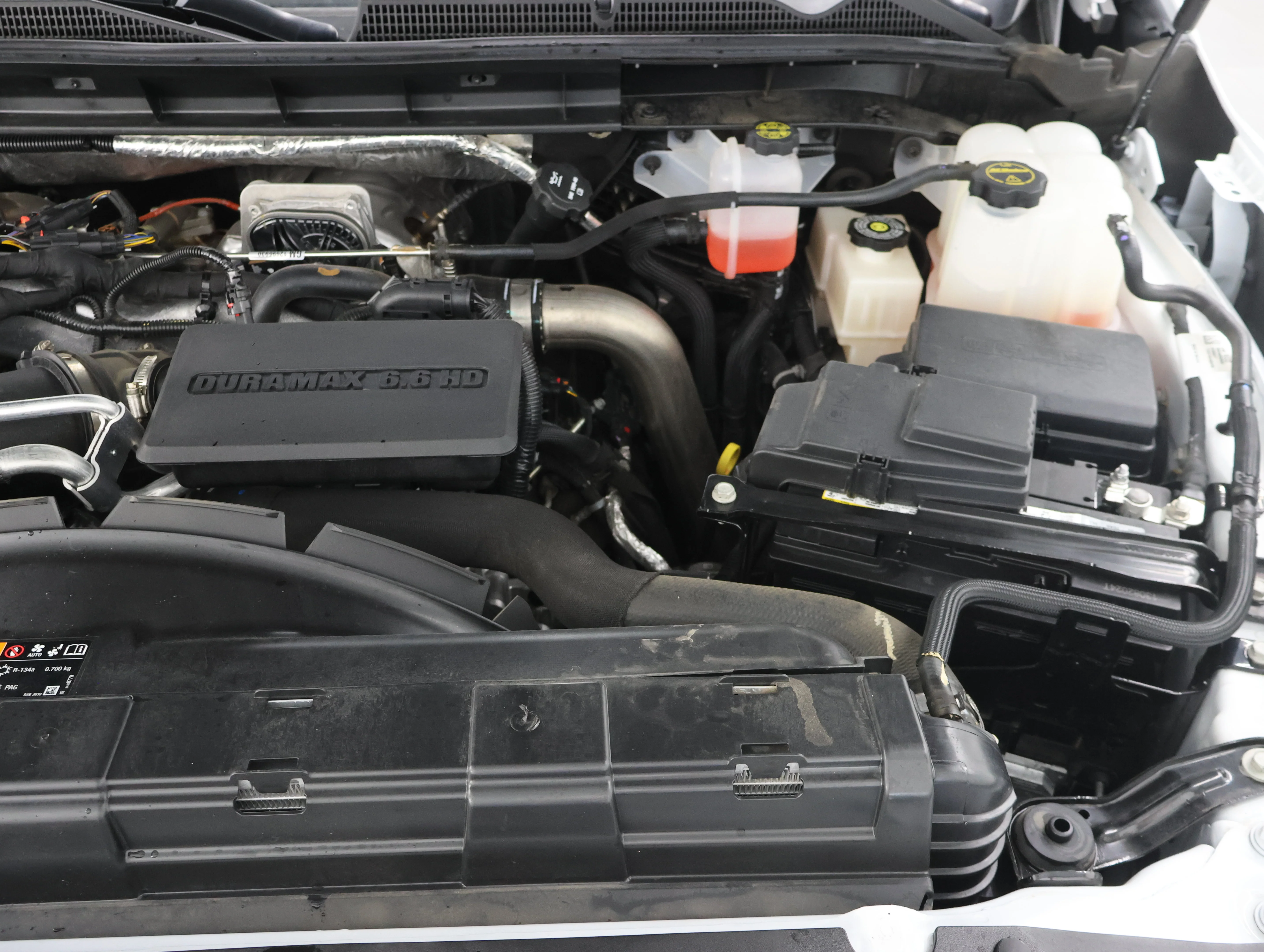 Used 2025 Summit White GMC SLE image 17