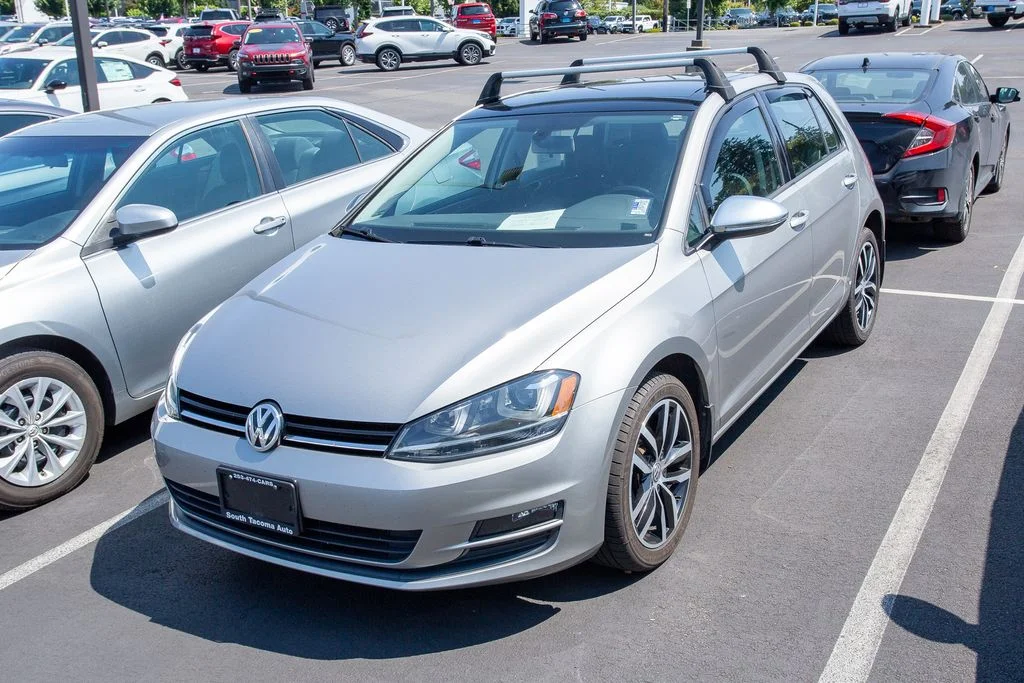 Used 2016 Tungsten Silver Metallic Volkswagen TSI SE 4-Door image 3