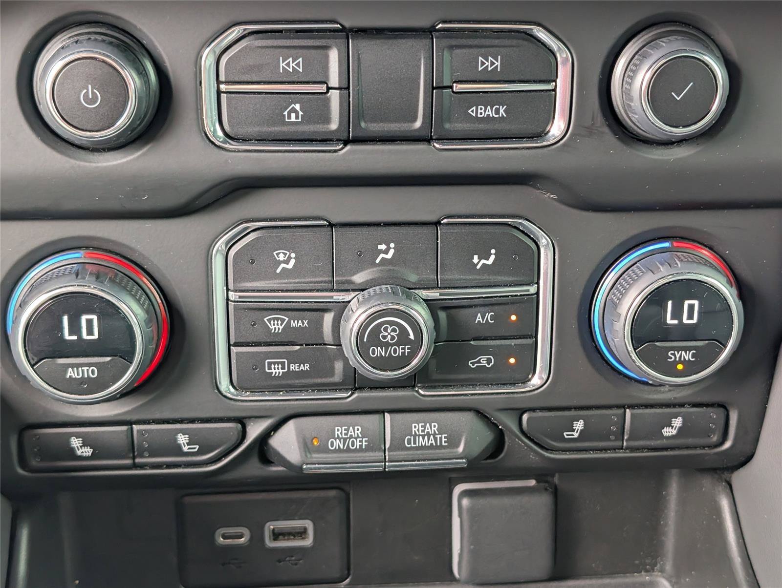 Used 2023 Black Chevrolet Z71 image 25