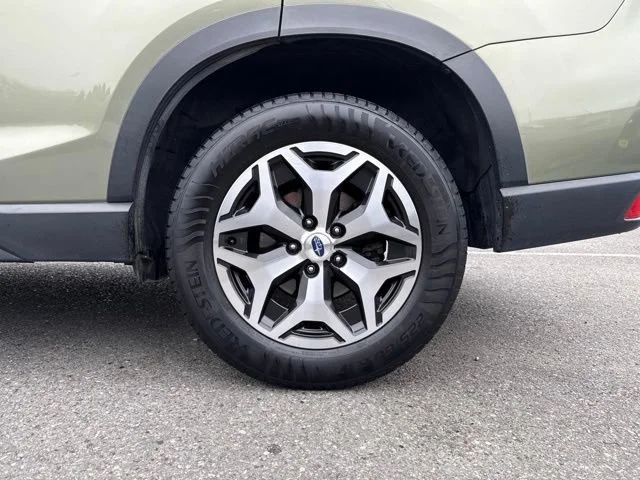 Used 2020 Jasper Green Metallic Subaru Premium image 15