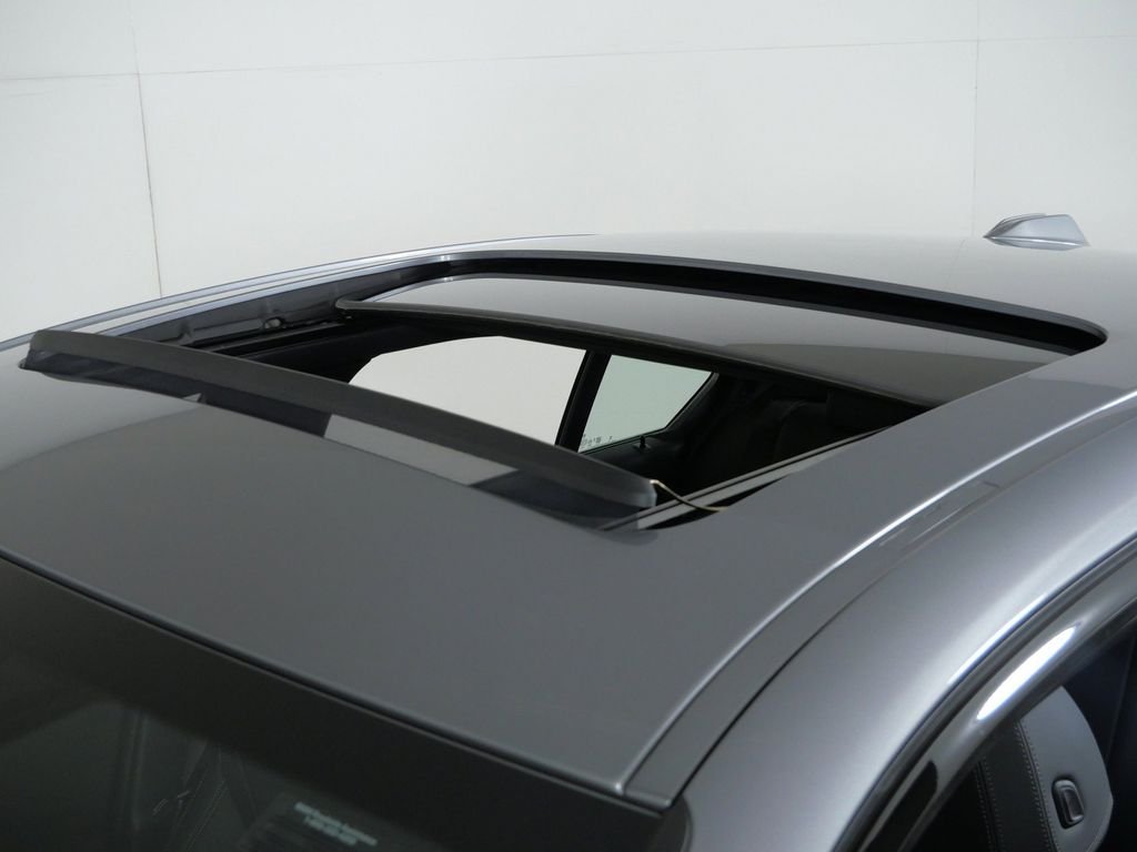 New 2026 Skyscraper Grey Metallic BMW 330i xDrive image 17