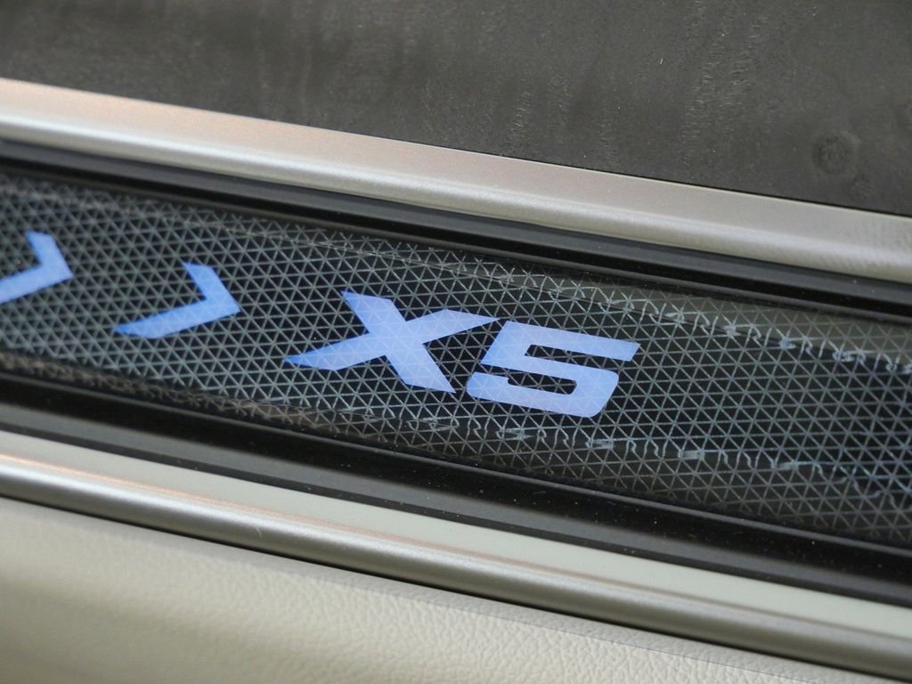 Used 2026 Carbon Black Metallic BMW xDrive50e image 25