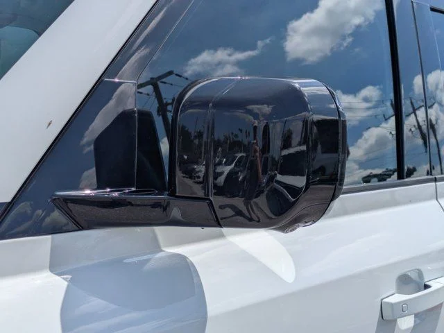 Used 2023 Fuji White Land Rover First Edition image 12