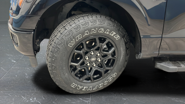 Used 2024 Agate Black Metallic Ford XLT image 37