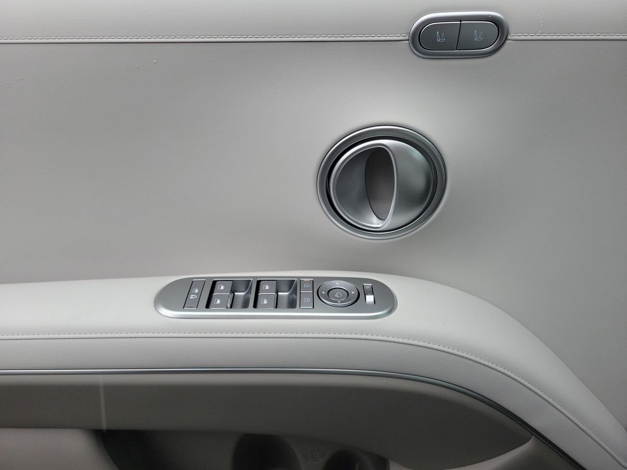 New 2027 Creamy White Pearl Hyundai Limited AWD image 17