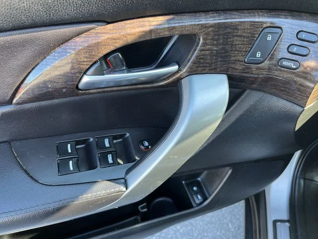 Used 2013  Acura 3.7L image 17