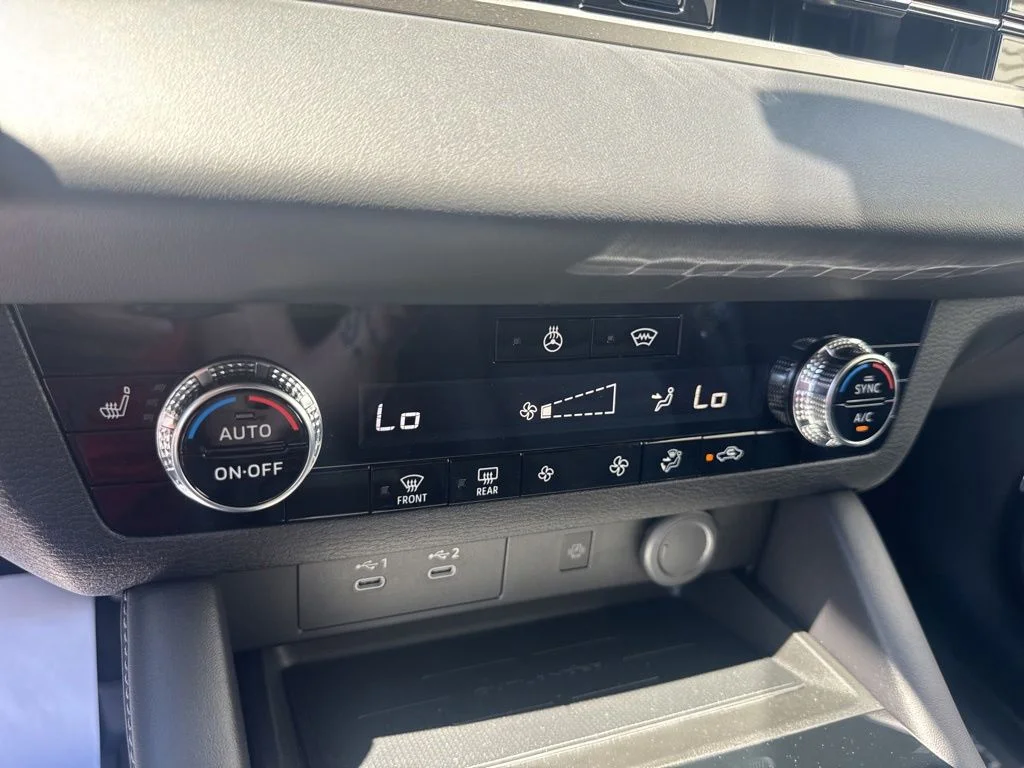 New 2026 Black Mitsubishi LE image 30