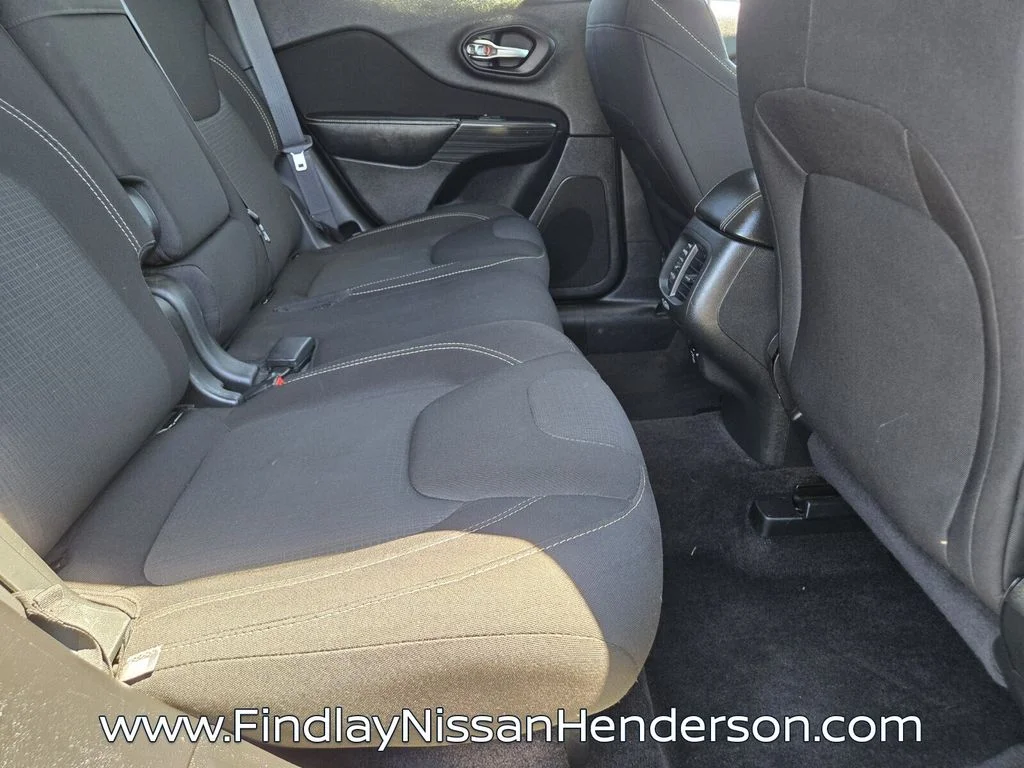 Used 2016 Black Jeep Latitude image 15