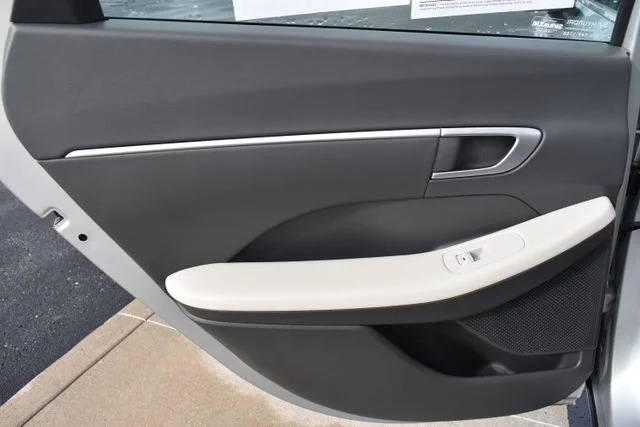Used 2025 Silver Hyundai SEL image 12