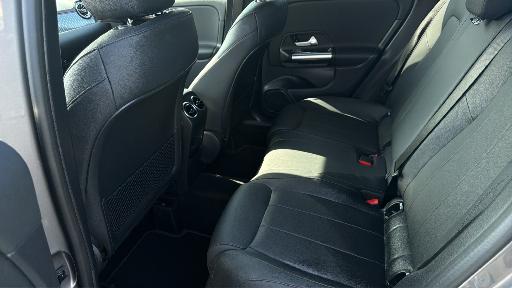 Used 2025 Mountain Gray Metallic Mercedes-Benz GLA 250 image 18