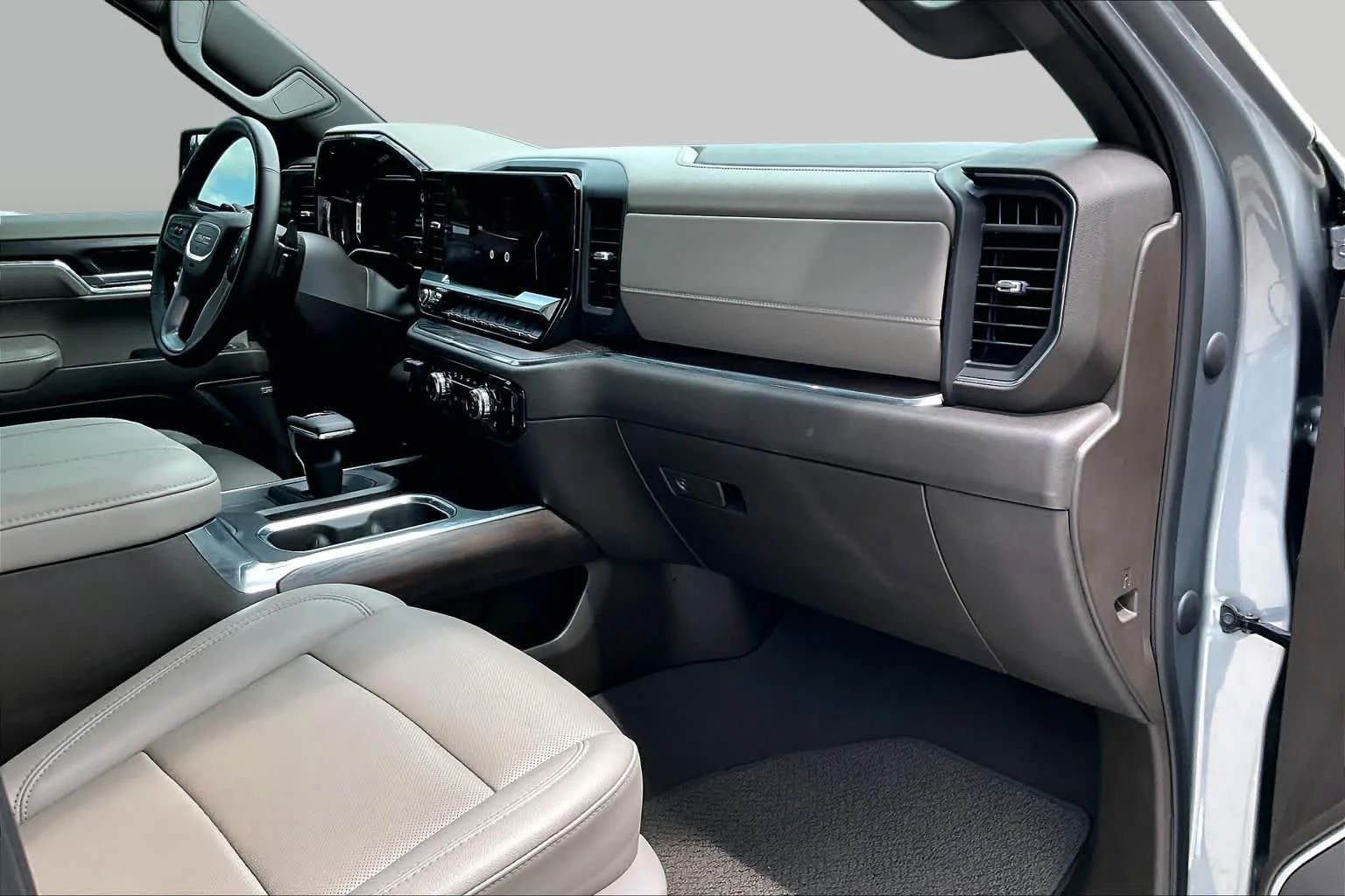 Used 2023 Sterling Metallic GMC SLT image 19