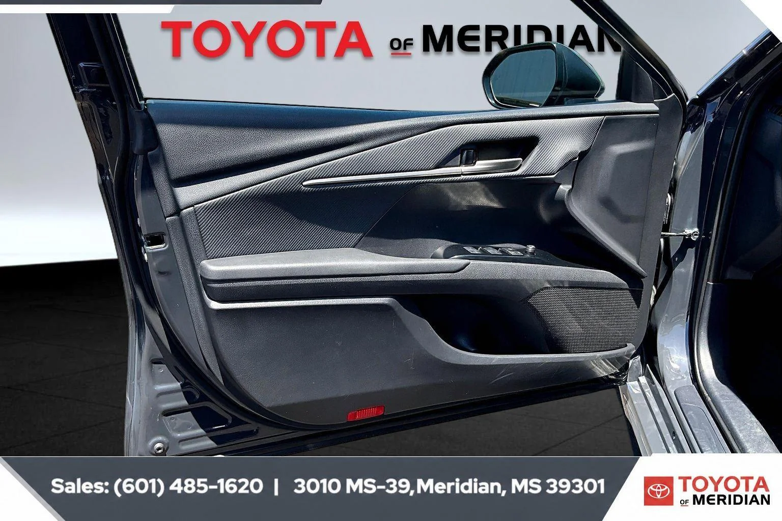 Used 2025 Underground Toyota SE image 17