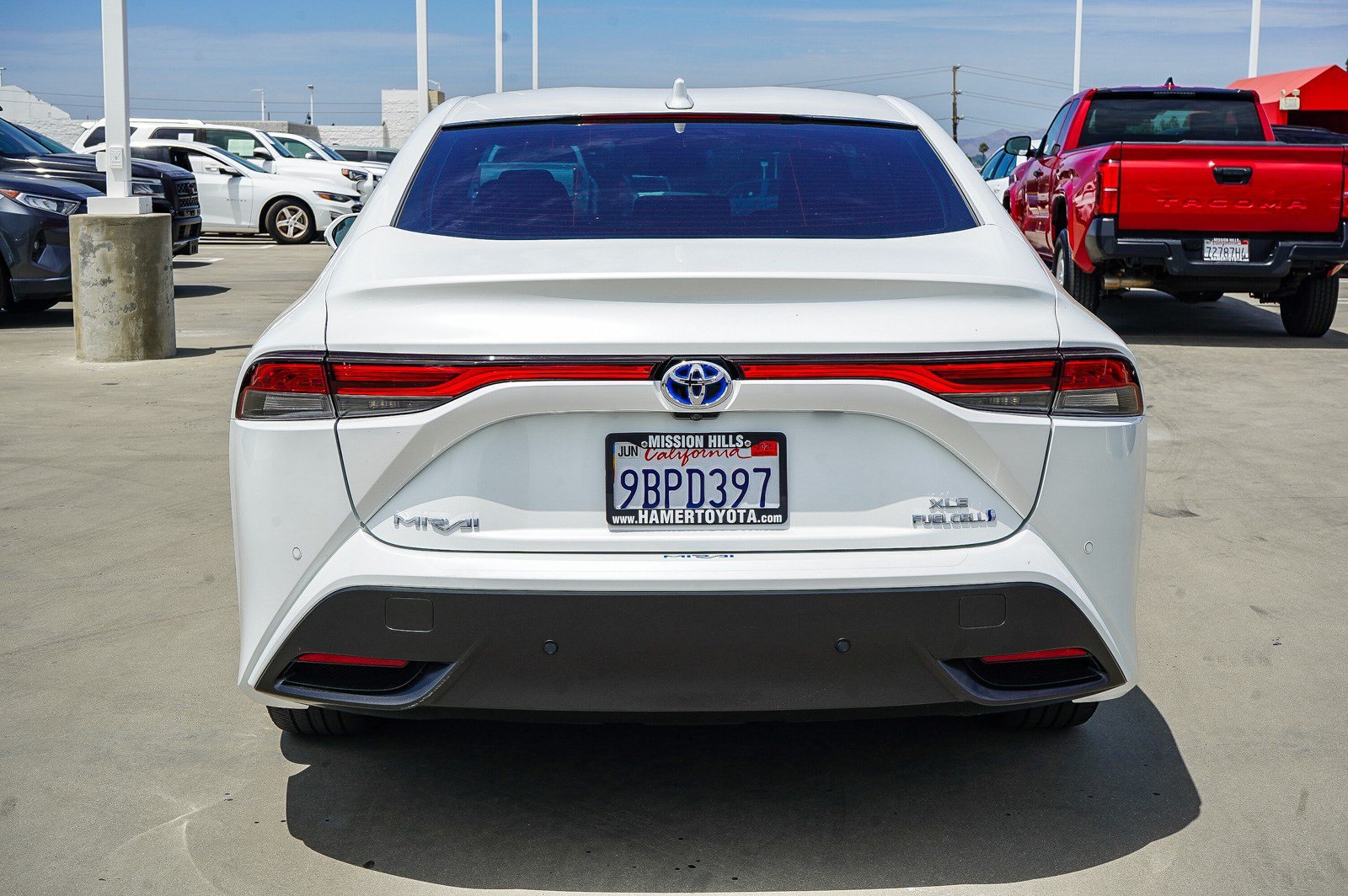 Certified Used 2022 Oxygen White Toyota XLE image 5