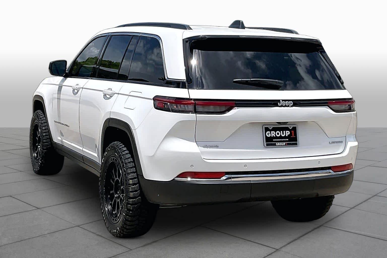 New 2026 Bright White Clear-Coat Exterior Paint Jeep Laredo image 12