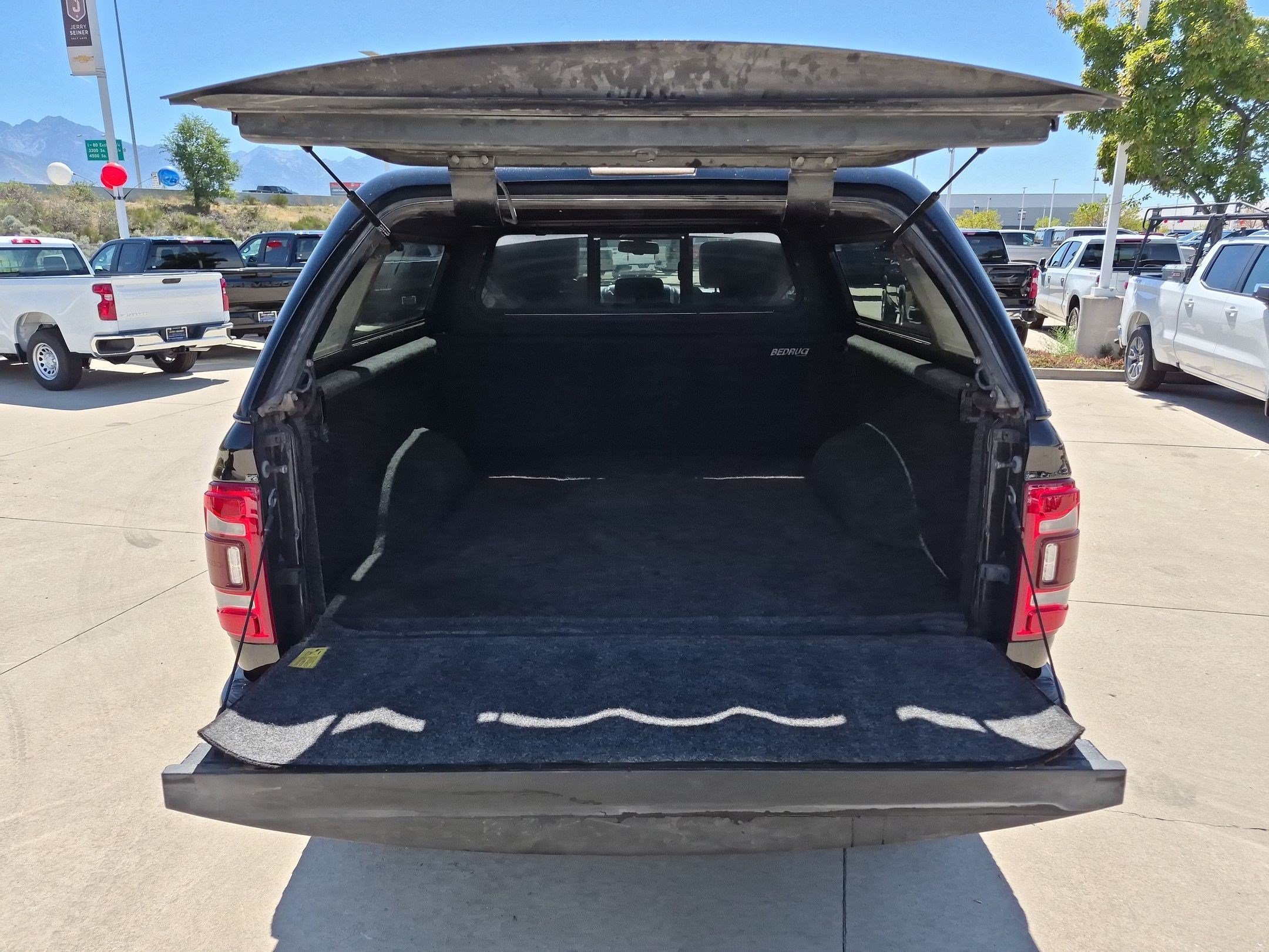 Used 2021 Diamond Black Crystal Pearlcoat Ram Laramie image 31