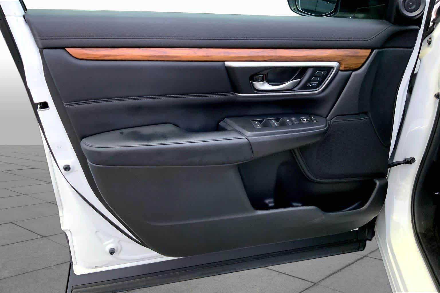 Used 2020 Platinum White Pearl Honda Touring image 21