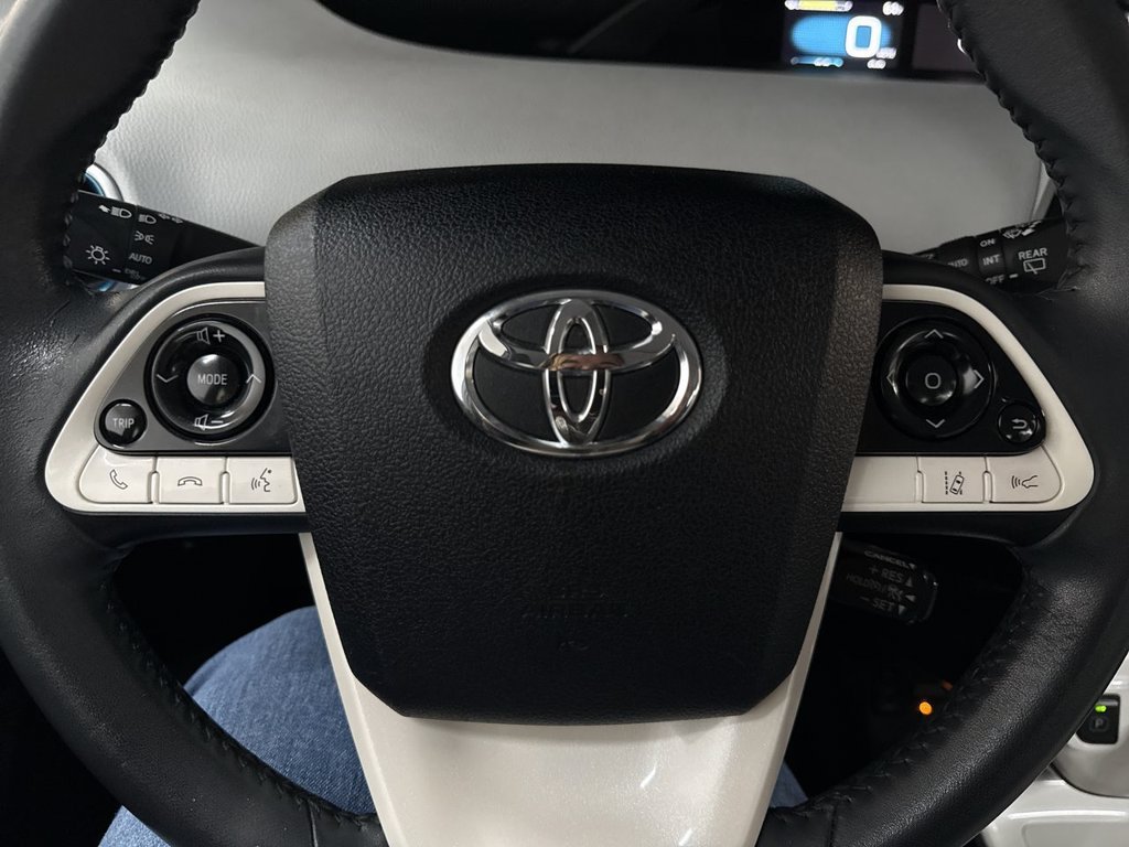 Used 2017 Pearl Toyota Four image 17