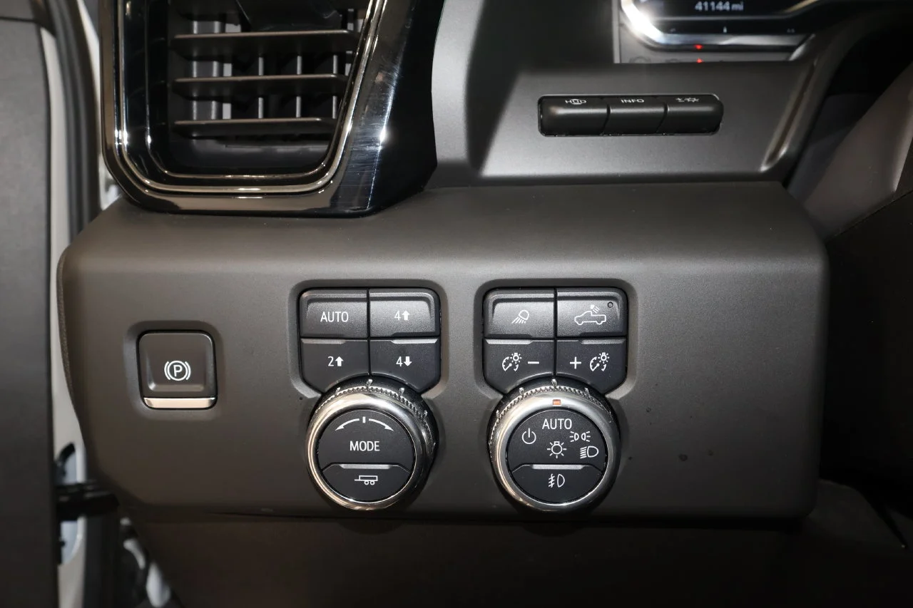 2025 GMC Sierra 1500 AT4 - Photo 11