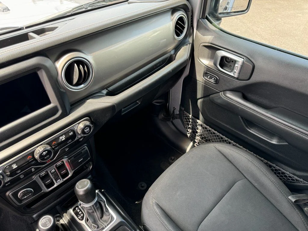 Used 2020 Silver Jeep Unlimited Sahara image 29