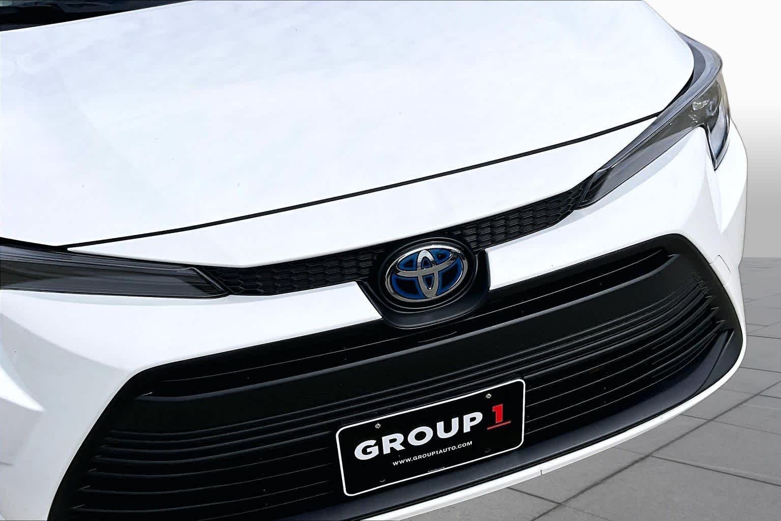 Used 2024 Ice Cap Toyota Hybrid LE image 28