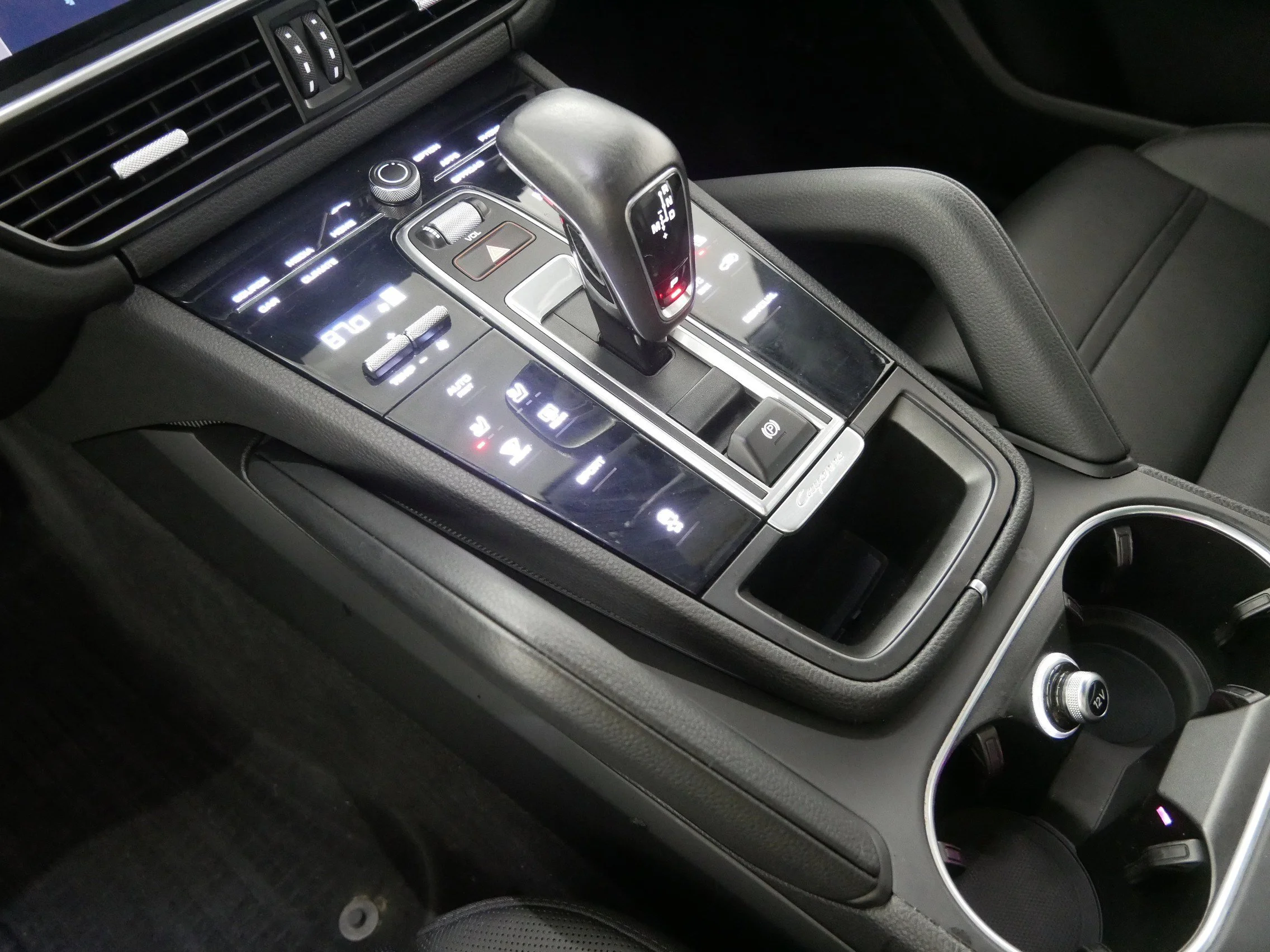 2022 Porsche Cayenne Platinum Edition - Photo 24