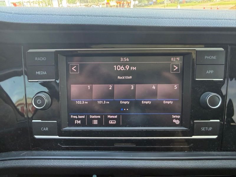 Used 2019  Volkswagen 1.4T SE image 10