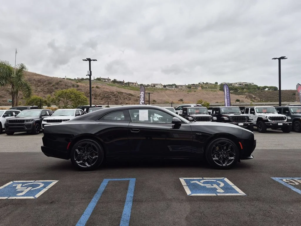 New 2026 Diamond Black Crystal Pearlcoat Dodge R/T Plus image 4