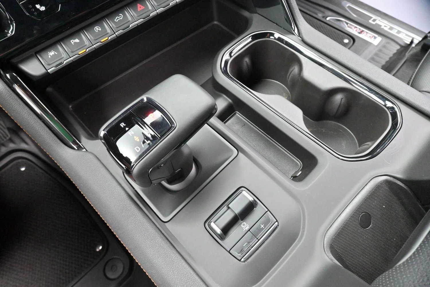 Used 2025 Sterling Metallic GMC AT4 image 25