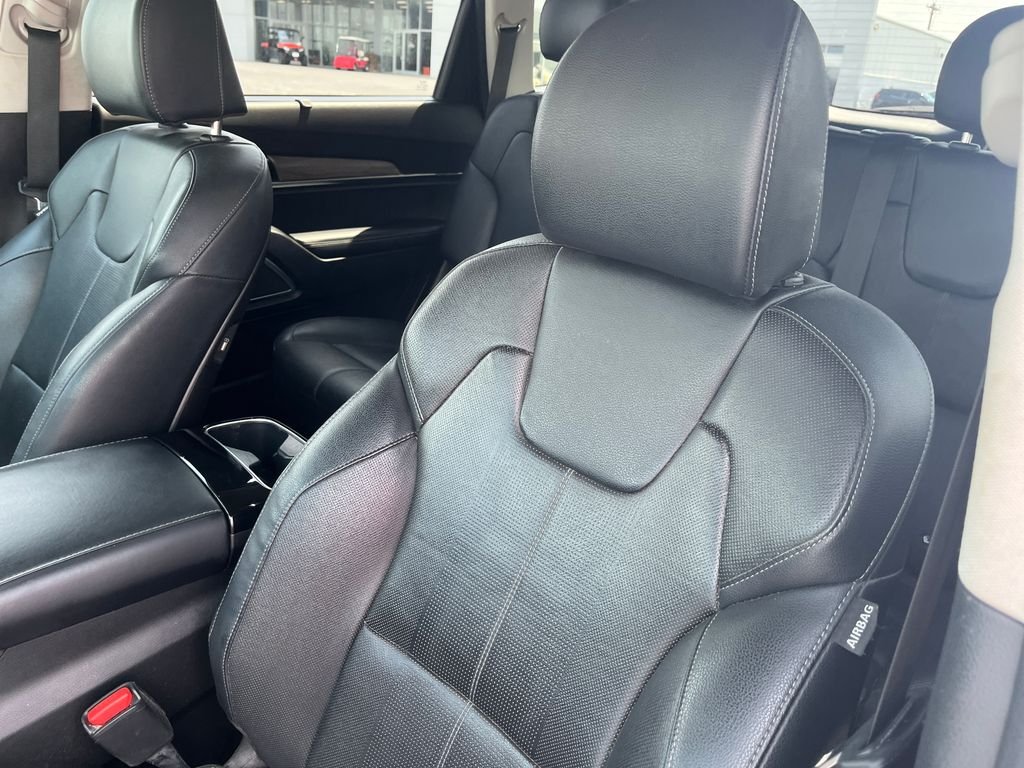 Used 2022 White Kia SX image 12