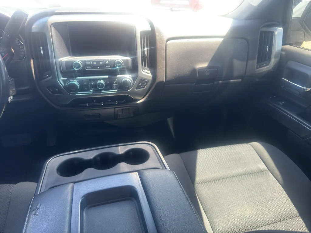 Used 2018 SUMMIT WHITE Chevrolet LT image 19