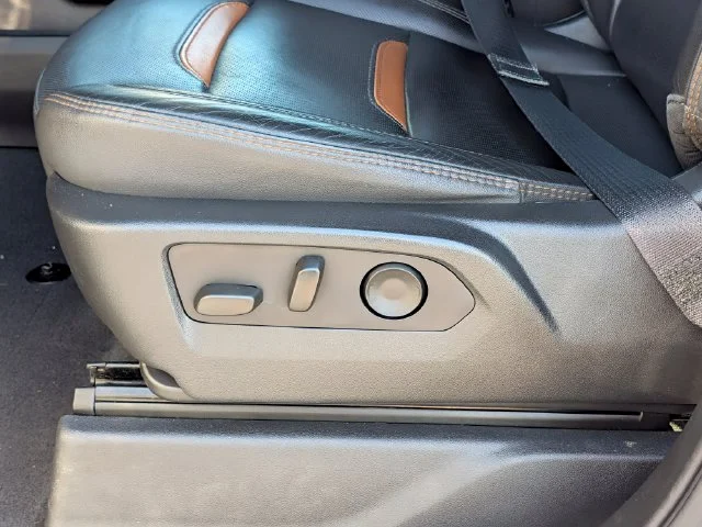 Used 2023 White GMC AT4 image 16