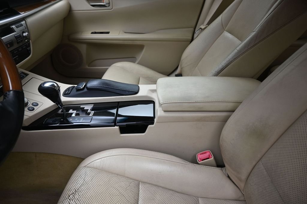 Used 2014 Beige Lexus 300h image 21