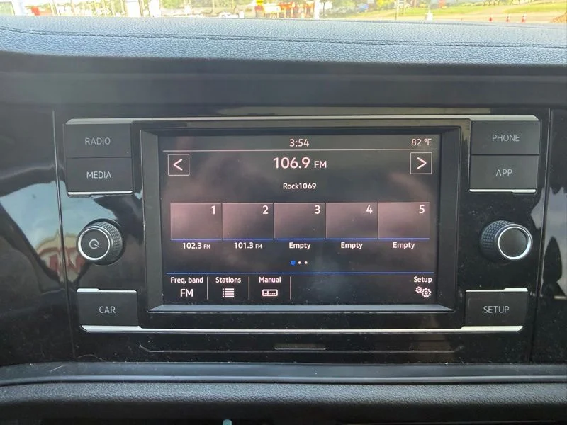 Used 2019  Volkswagen 1.4T SE image 10