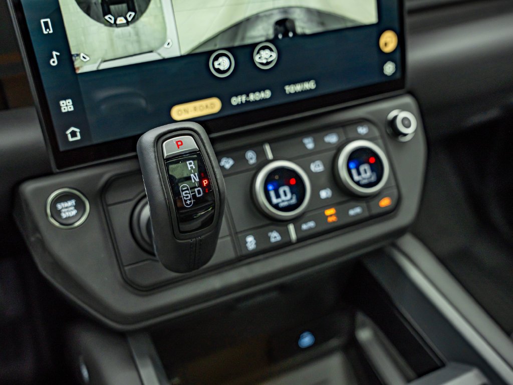 New 2026 Fuji White Land Rover X-Dynamic SE image 25