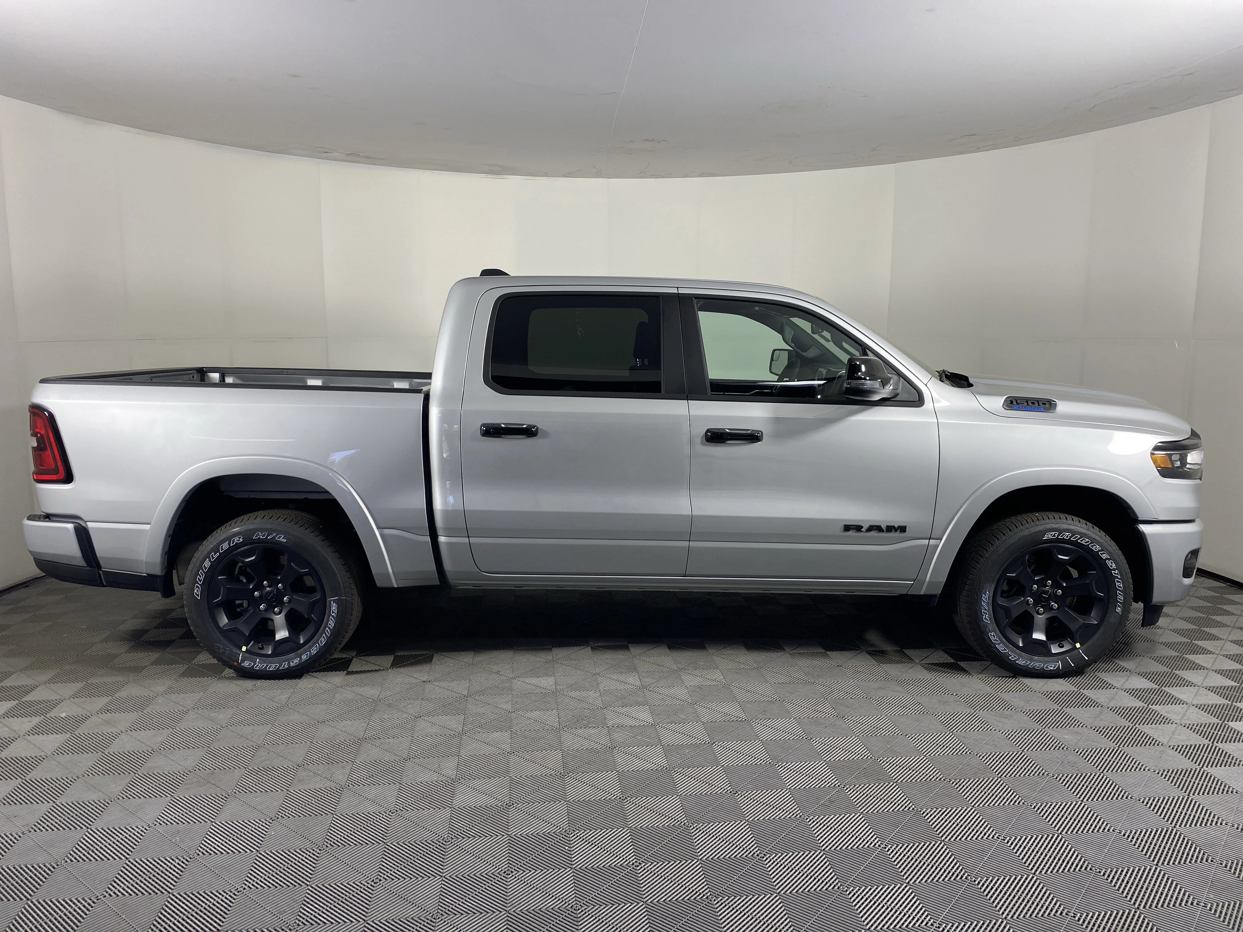 New 2026 Silver Zynith Exterior Paint RAM Big Horn/Lone Star image 6