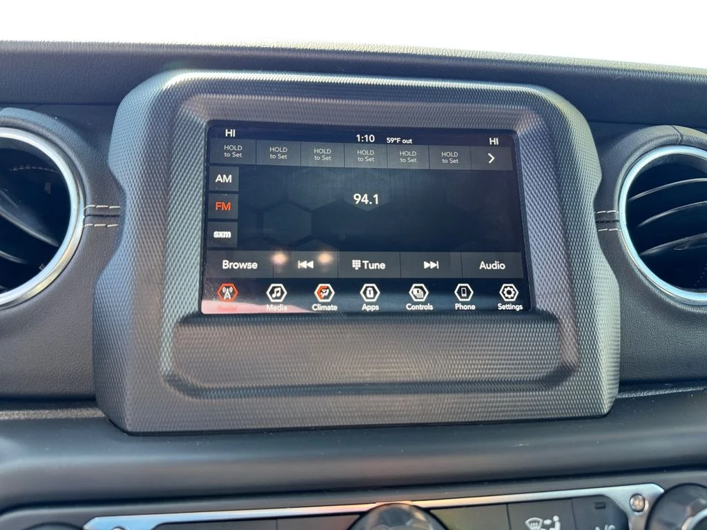 Used 2021 White Jeep Unlimited Sahara image 14