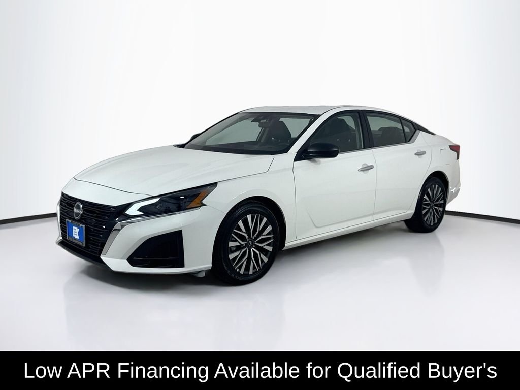 Used 2025 Glacier White Nissan 2.5 SV image 3