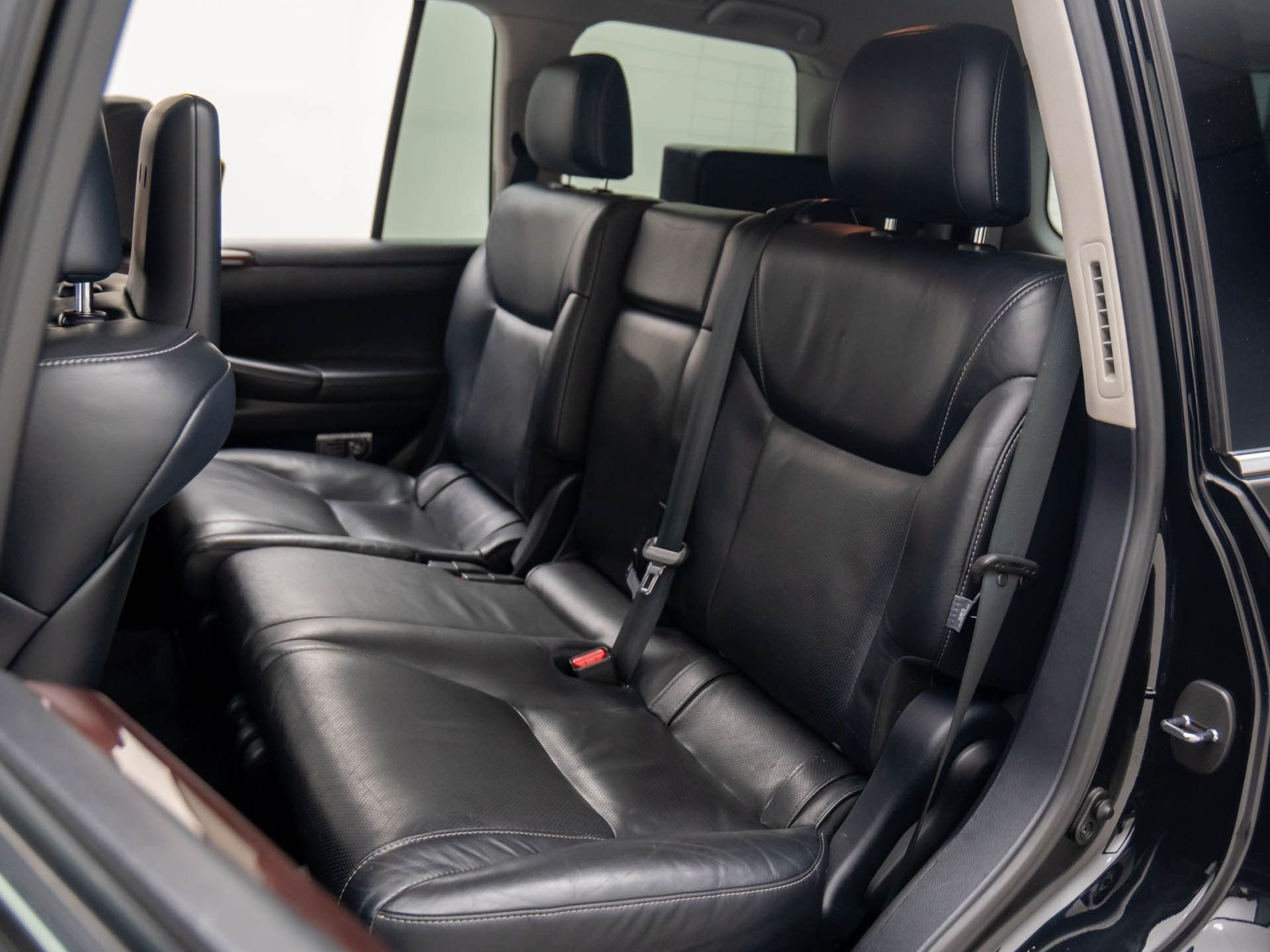 Used 2014 Black Lexus 570 image 19