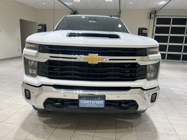 Used 2025 Summit White Chevrolet LT image 8