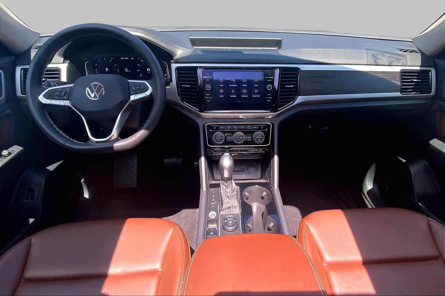 Used 2023 Pure White Volkswagen 3.6L V6 SE w/Technology image 15