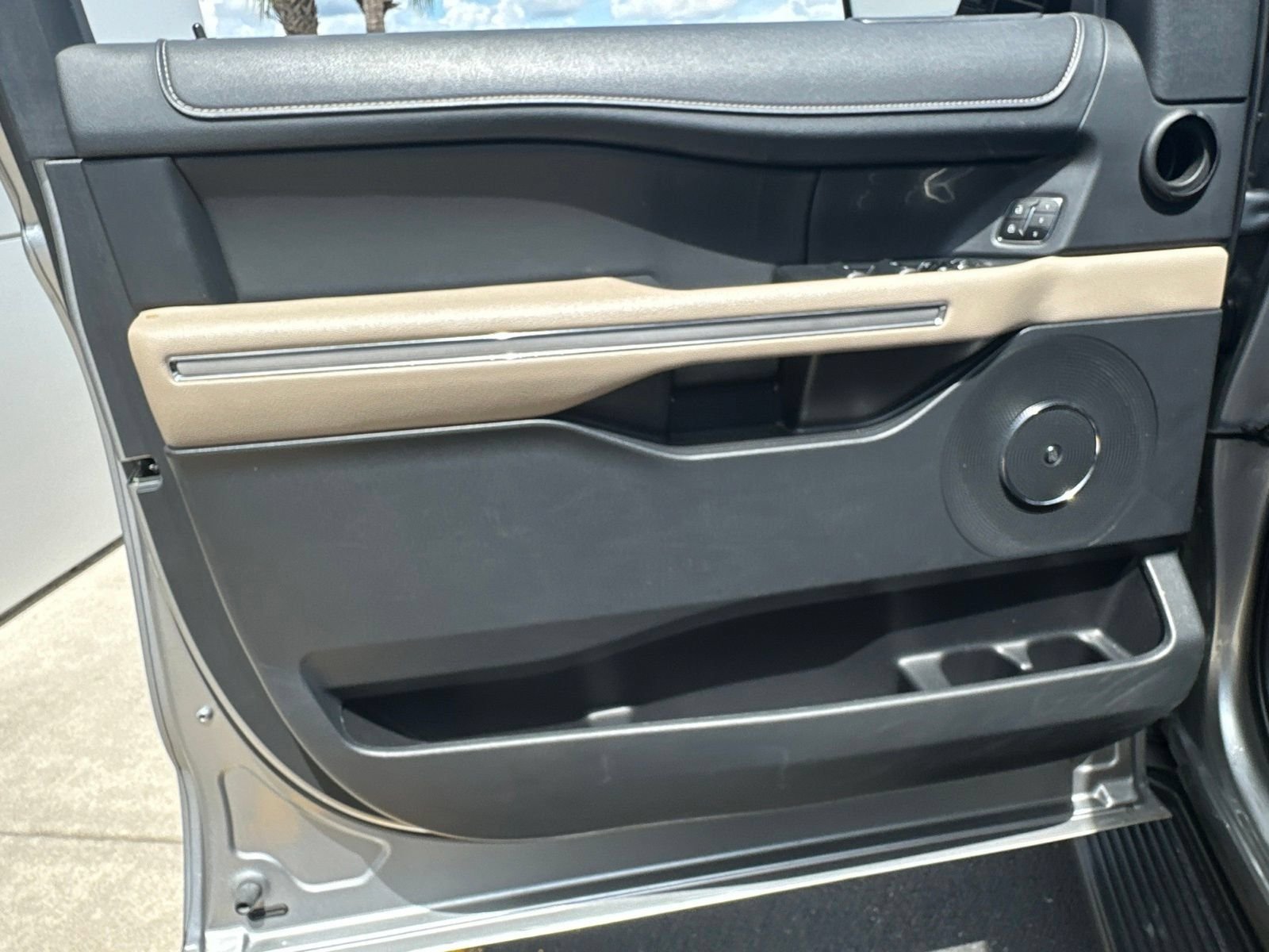Used 2024 Silver Metallic Ford Limited image 21