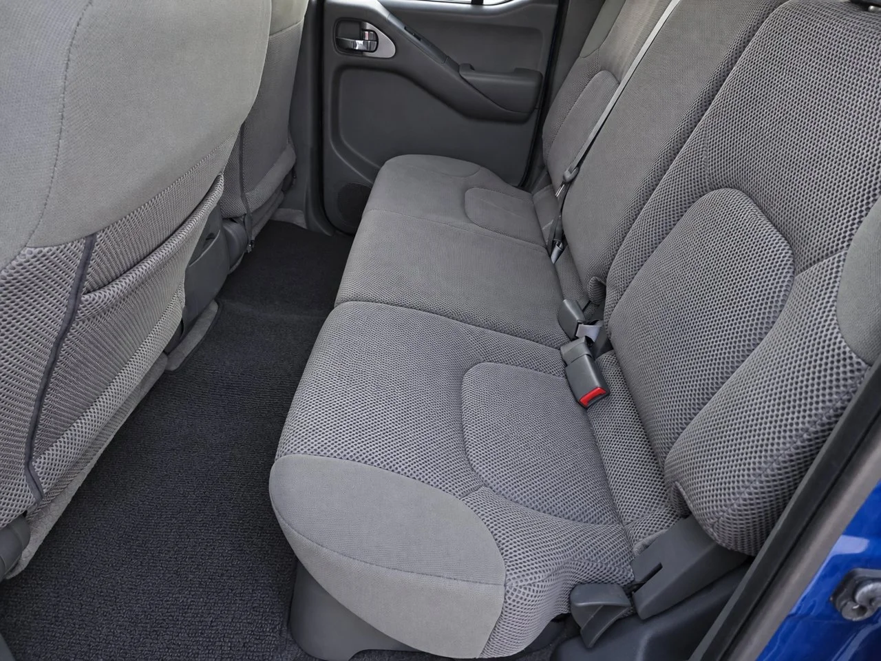 Used 2015 Metallic Blue Nissan S image 22