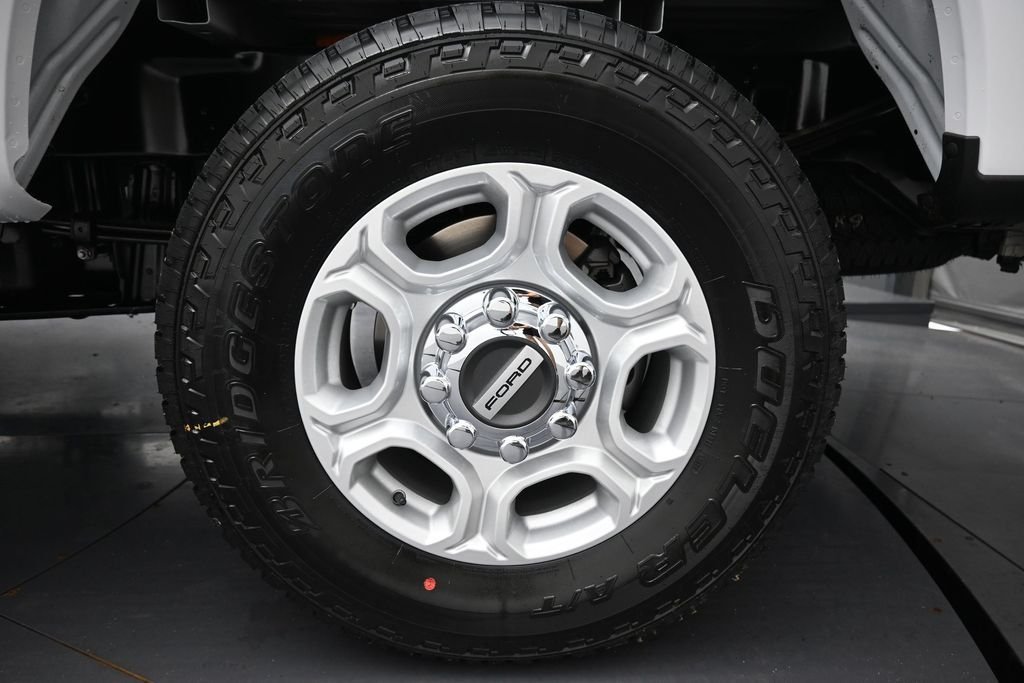 New 2026 Oxford White Ford F-250® XLT image 33